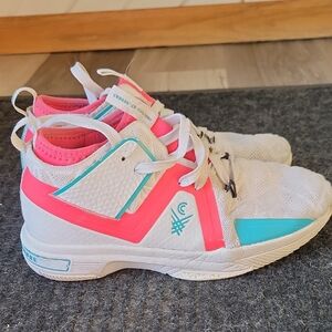 Boys Basketball Shoes - Men's Size 8